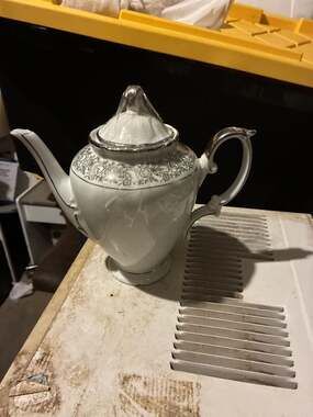 Winterling Bavaria WIG26 Porcelain Teapot with Platinum Rose Trim
